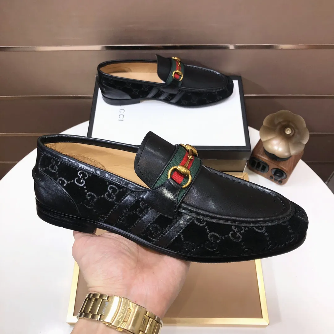 Men's shoes 💰600💰 Brand: GUCCI (Gucci) Standard size: Men's size 38/44 (45 can be customized) Grade: Same as the official website Original quality Material: Original cowhide Water-dyed cowhide lining Original rubber outsole Style category: Men's fashionable casual leather shoes Distinguished big-name luxury elements Top luxury Color: Actual picture